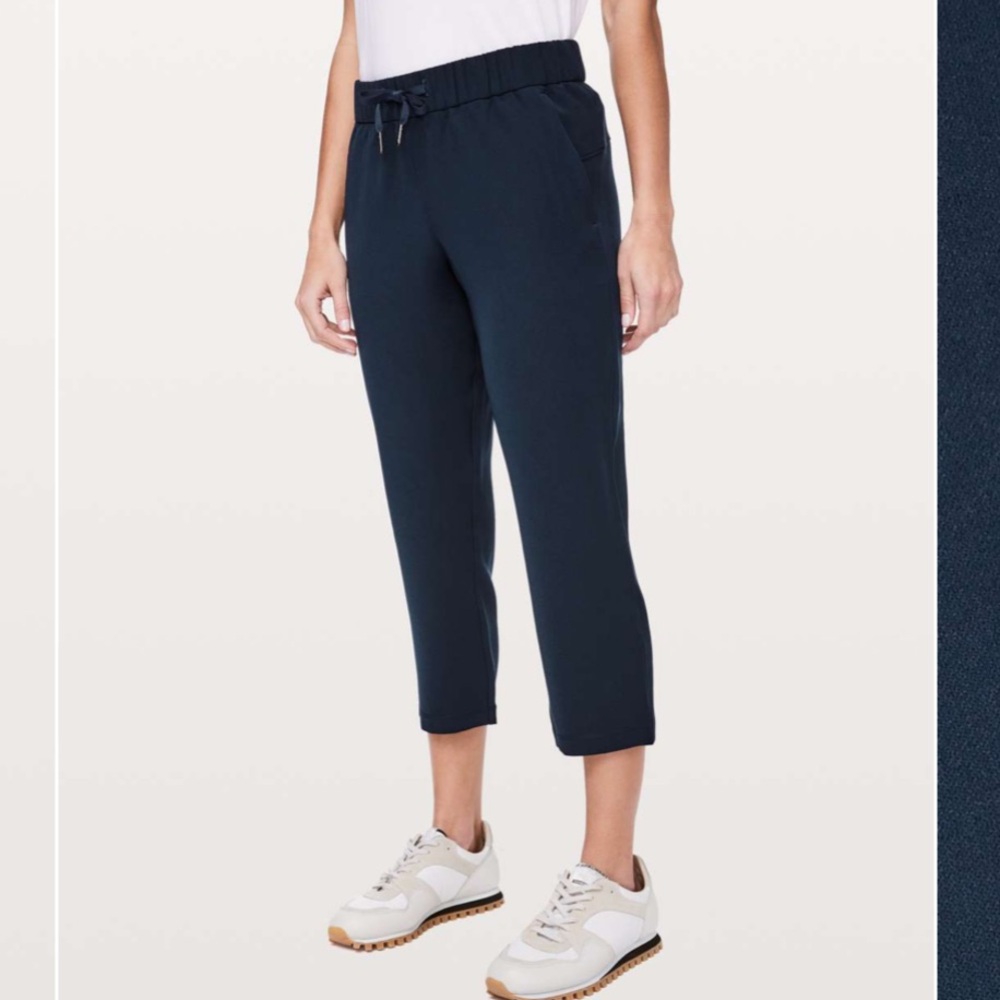 Women's Navy Cropped Pants